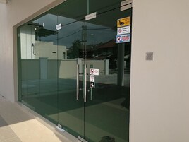 Entrada al alojamiento