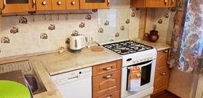 アパートメント | 専用キッチン | 冷蔵庫、電子レンジ、コンロ、コーヒー / ティーメーカー