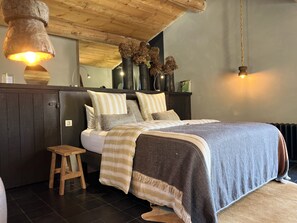 Romantic Double Room, Ensuite, Garden View (Bleu Nature)