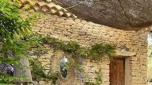 Superior Double Room, Ensuite (Le Figuier) | Terrace/patio - Le Mas de Béthel (Gordes)