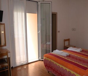 In-room safe, desk, free WiFi - Albergo Larenzia (Cattolica)