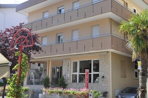 Exterior - Albergo Larenzia (Cattolica)