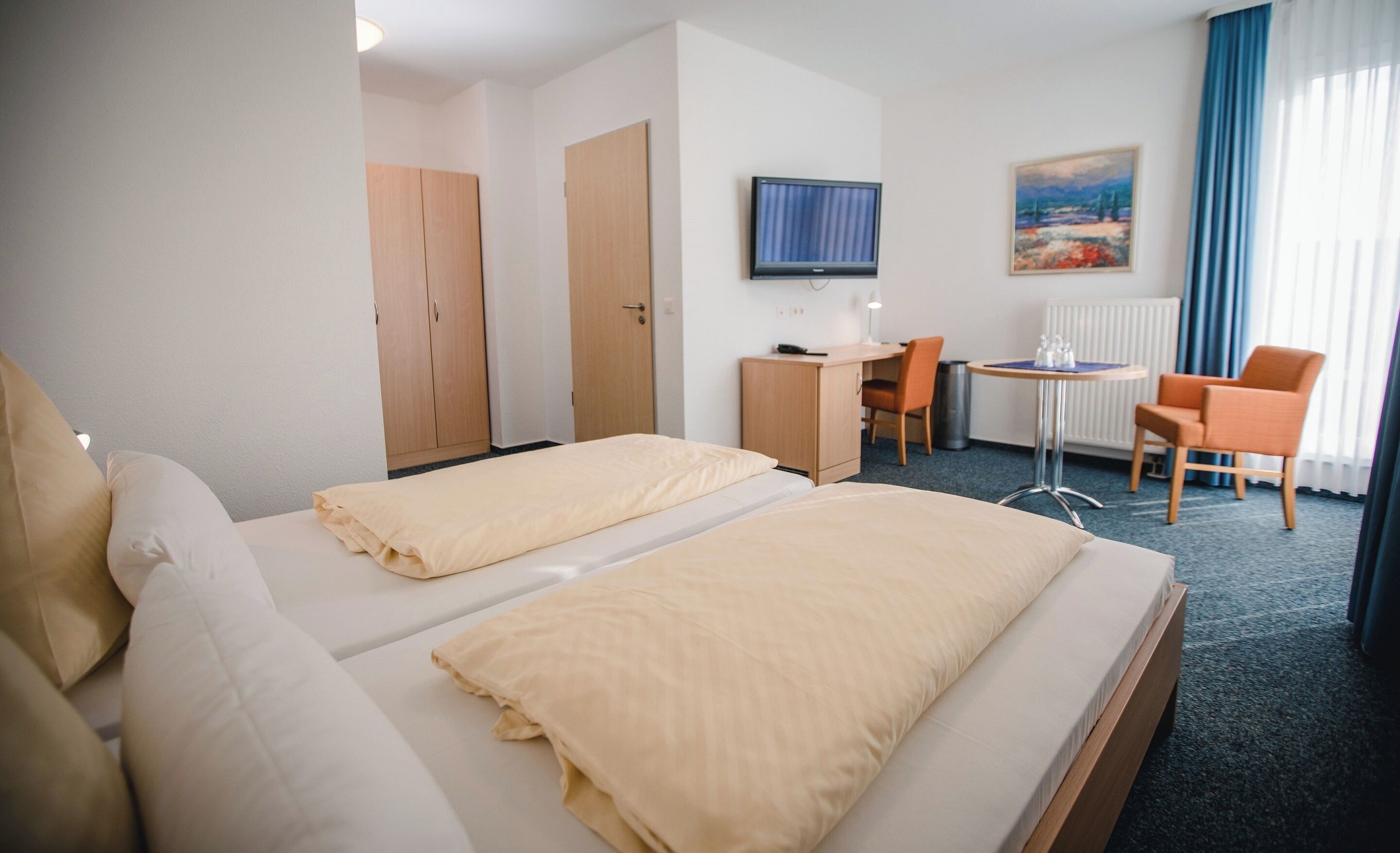 comfort double room, 1 king bed, balcony | 1 bedroom, hypo-allergenic bedding, in-room safe, desk