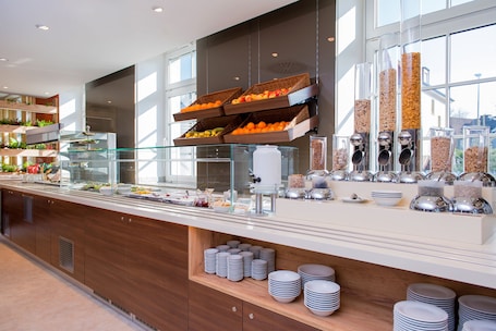 Desayuno buffet entre semana (EUR 14.50 por persona)