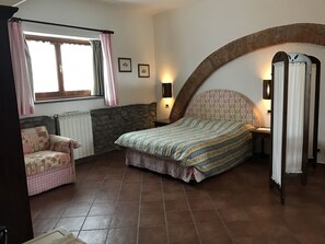 Apartment, 1 Schlafzimmer | Individuell eingerichtet, Schreibtisch, Verdunkelungsvorhänge