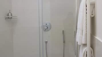Shower, free toiletries, hair dryer, bidet