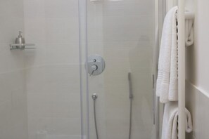 Shower, free toiletries, hair dryer, bidet - Casa Lame (Bologna)