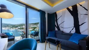 Leilighet – executive, 1 soverom, terrasse, sjøutsikt | Oppholdsområde | Flatskjerm-TV