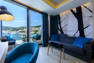 Apartamento executivo, 1 quarto, terraço, vista para o mar | Área de estar | TV de tela plana
