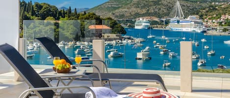 行政公寓, 1 間臥室, 按摩浴缸, 海景 | 露台/庭院