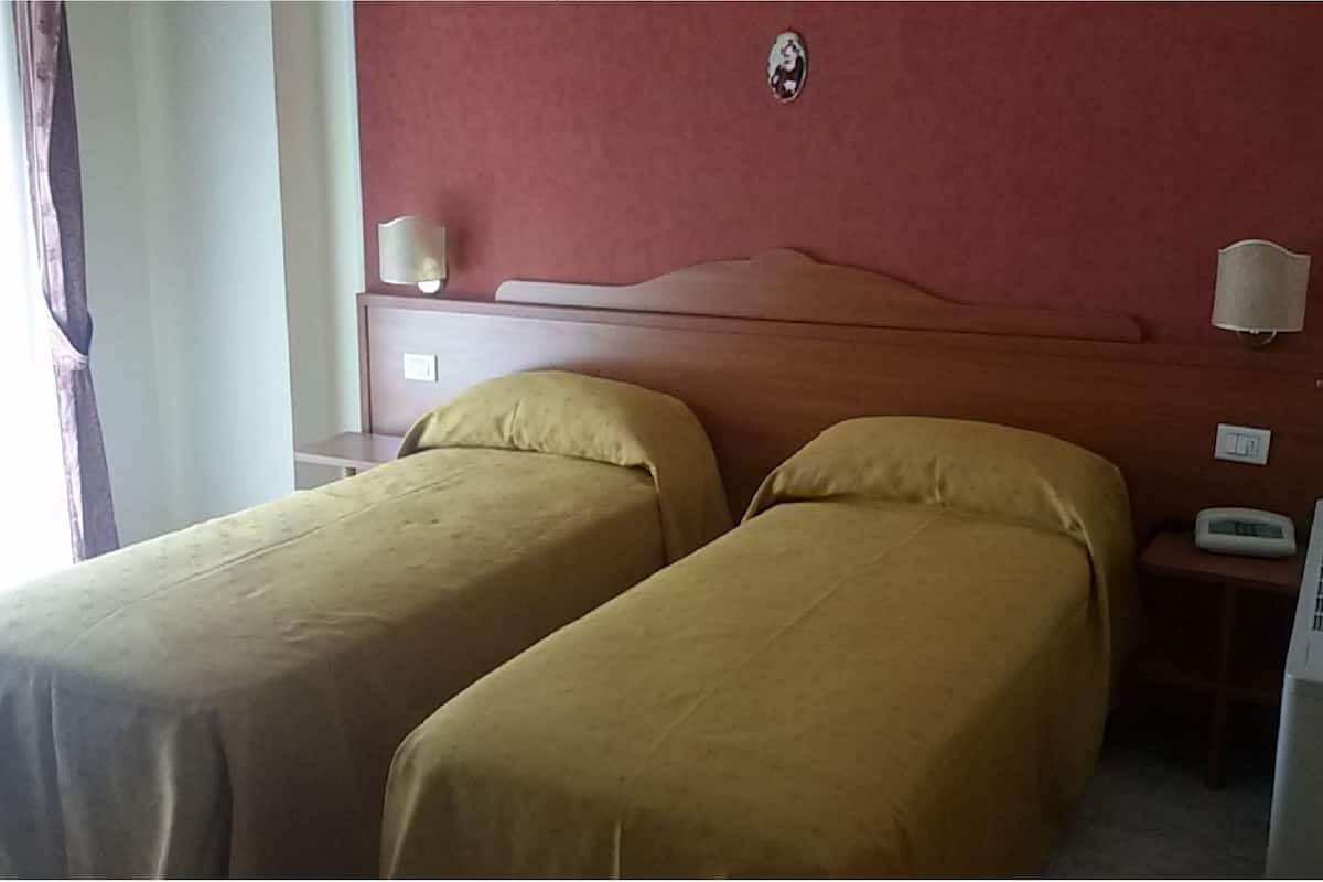 double or twin room | desk, free cots/infant beds, free wifi, bed sheets