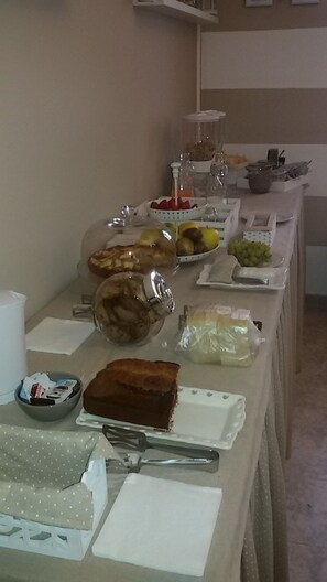 Free daily buffet breakfast  - Hotel dei Cappuccini (San Giovanni Rotondo)