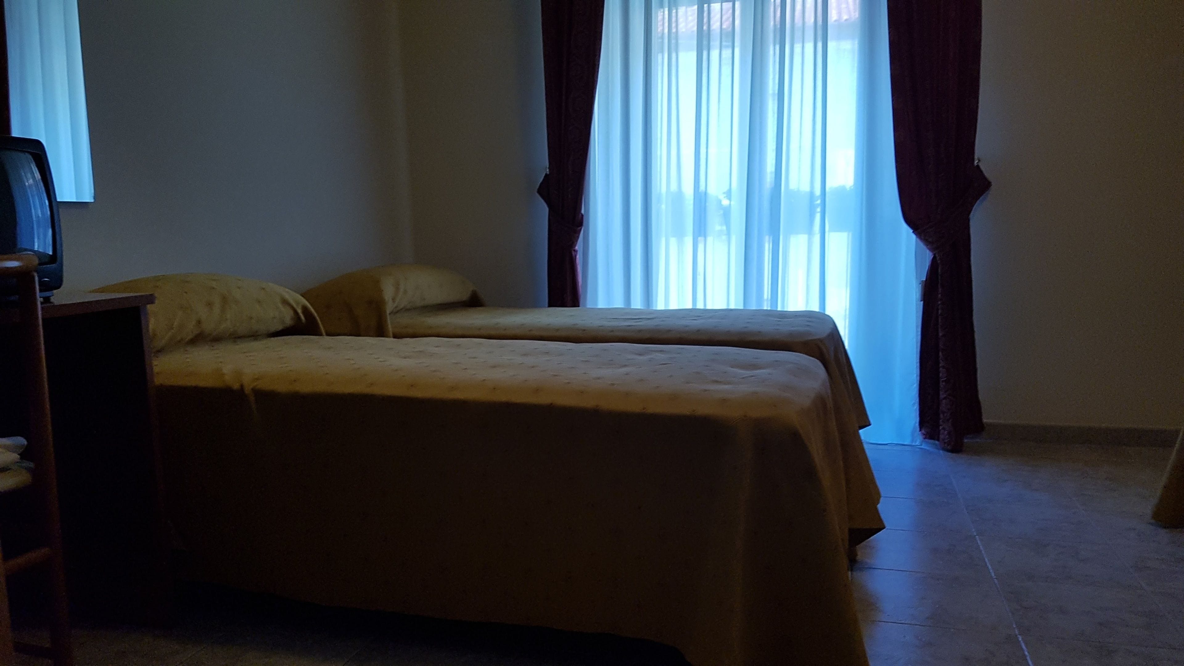 desk, free cots/infant beds, free wifi, bed sheets