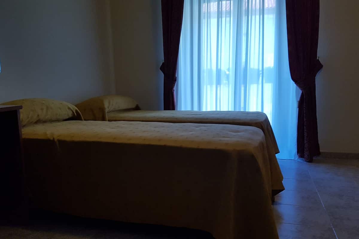 desk, free cots/infant beds, free wifi, bed sheets