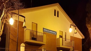 A hotel with a sign reading "HOTEL DEI CAPPUCCINI". It features a two-story structure with balconies and a gated entrance. - Hotel dei Cappuccini (San Giovanni Rotondo)