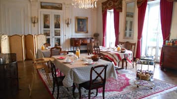 Free daily continental breakfast