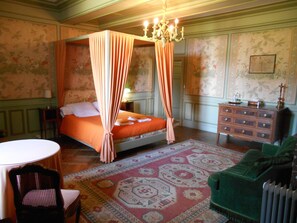 Double Room | Minibar, individually decorated, individually furnished, desk - Château d'Ailly (Parigny)