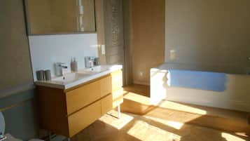 Suite | Bathroom | Towels