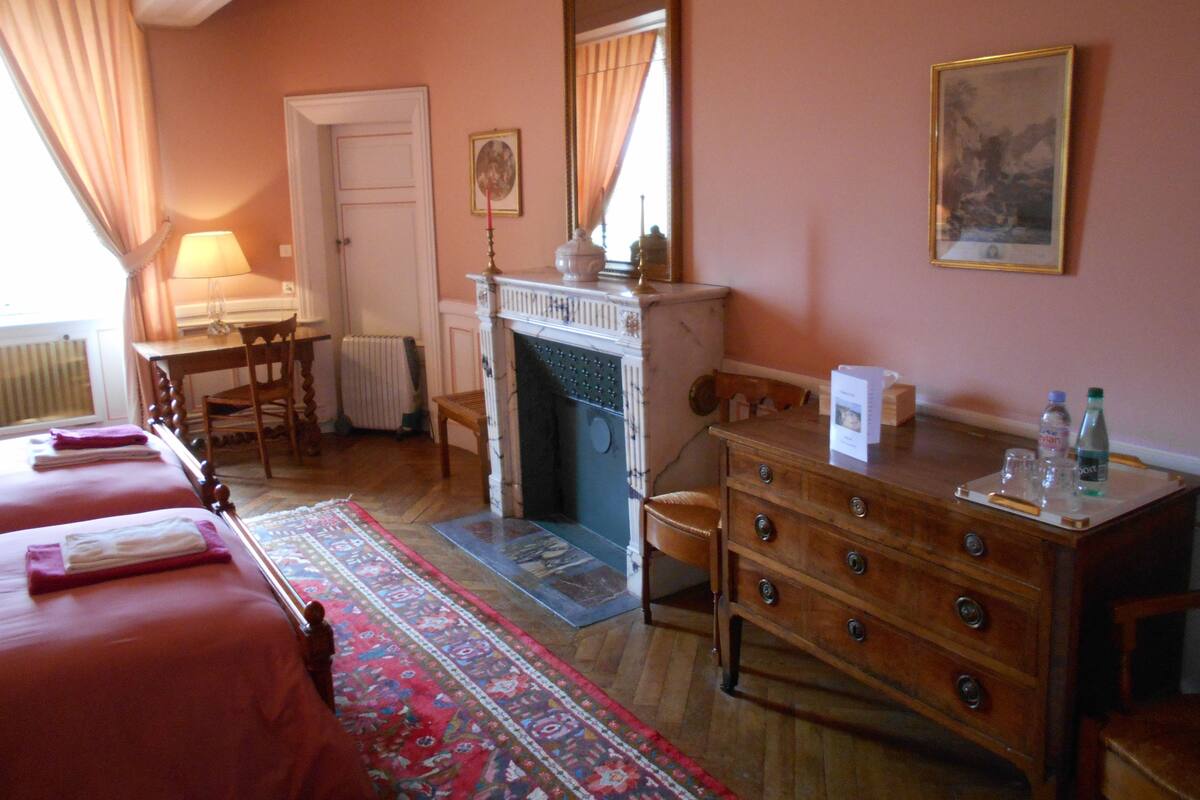 Twin Room | Minibar, desk, iron/ironing board (on request), cribs (free)