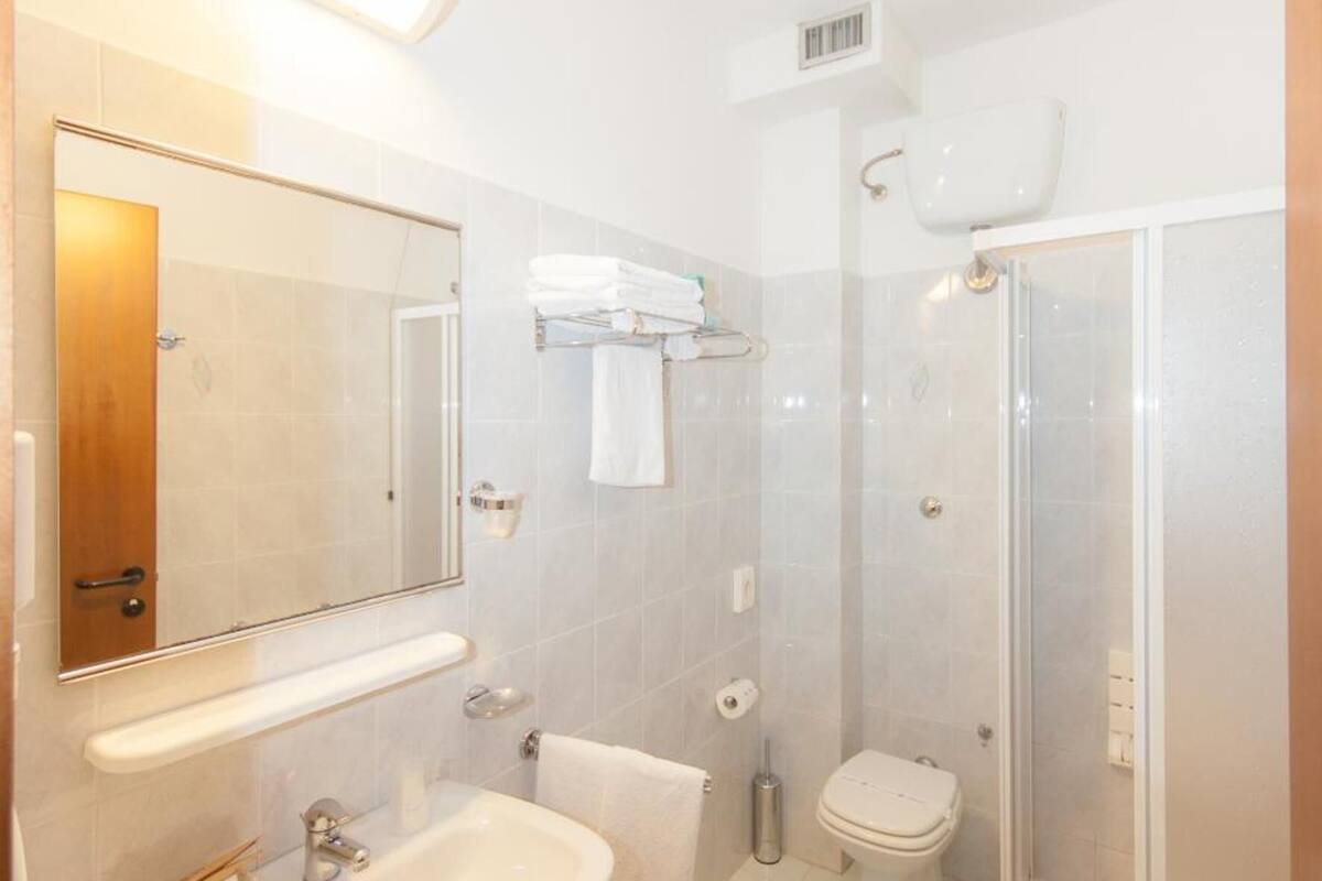 shower, free toiletries, hair dryer, bidet