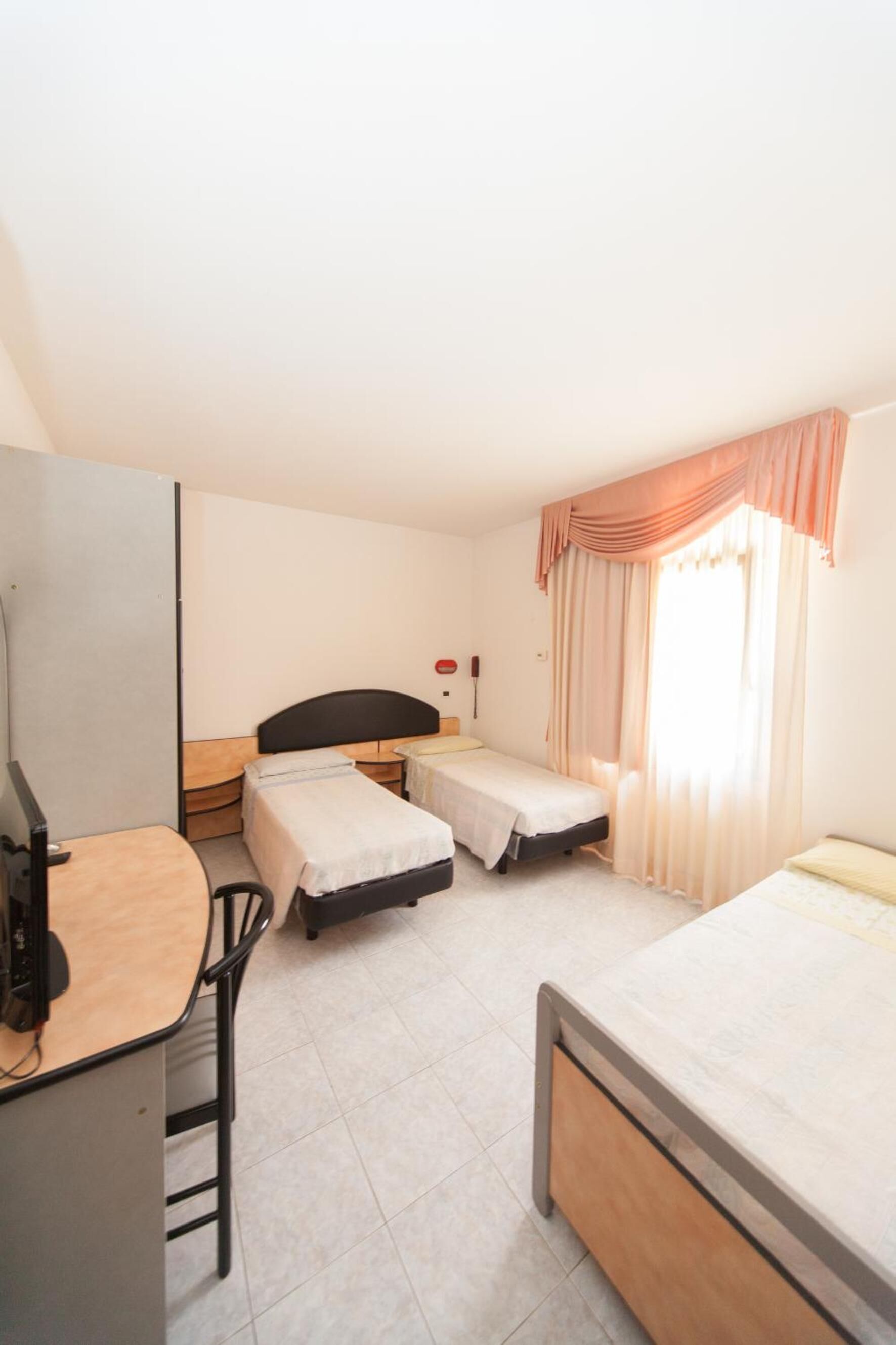 in-room safe, desk, laptop workspace, free wifi