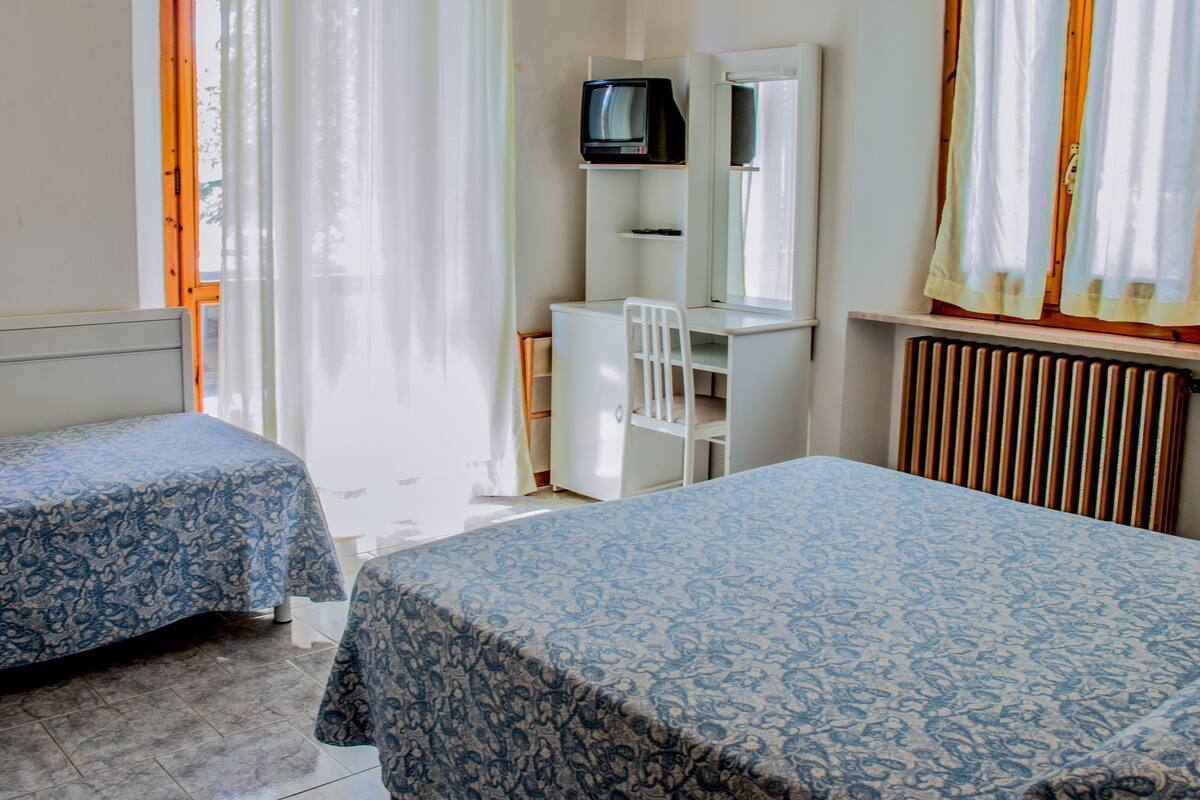 standard triple room, 1 bedroom | in-room safe, desk, laptop workspace, free wifi