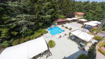 Piscine extérieure (ouverte en saison)