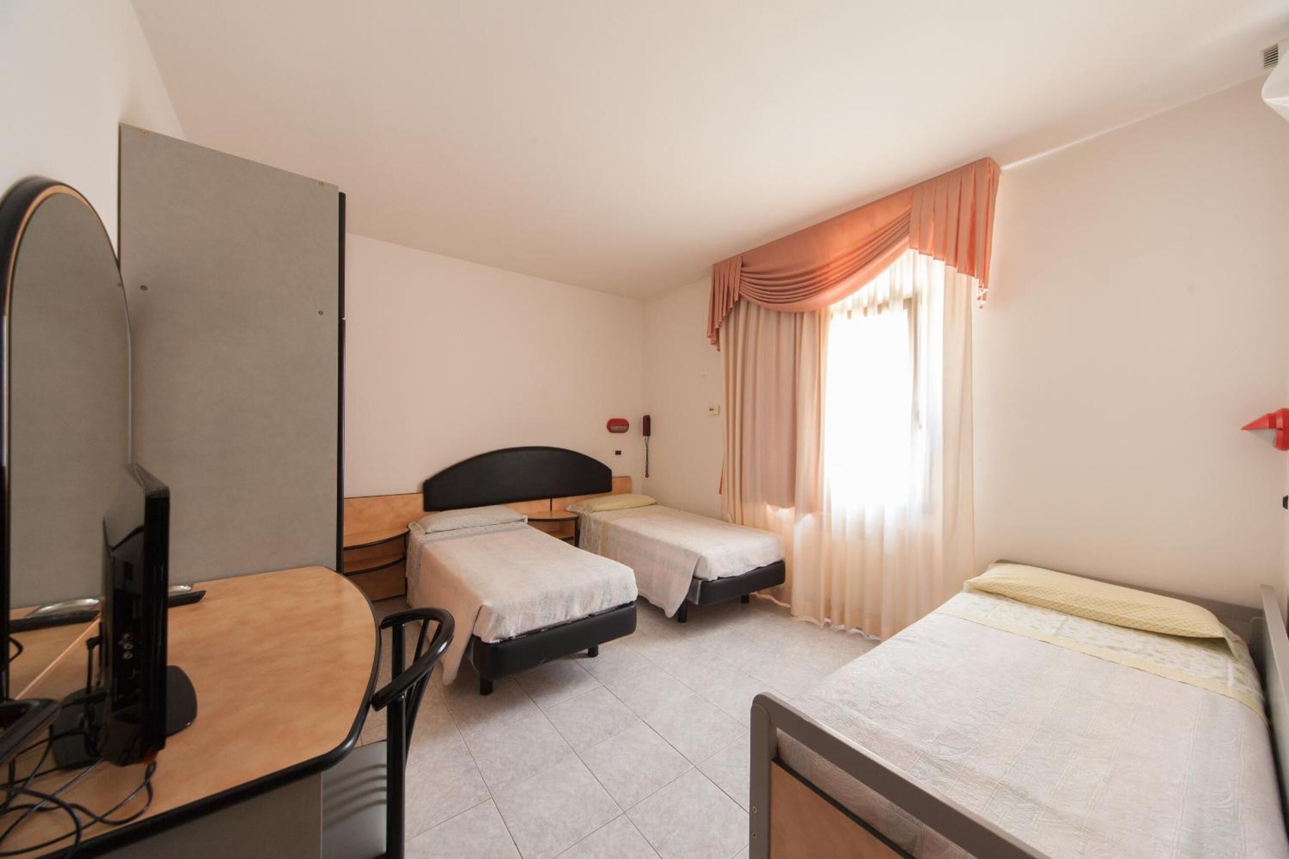 in-room safe, desk, laptop workspace, free wifi