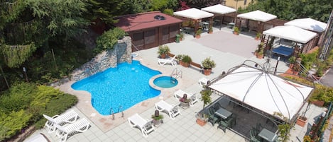 Seasonal outdoor pool