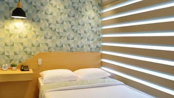 Hypo-allergenic bedding, desk, free WiFi, bed sheets