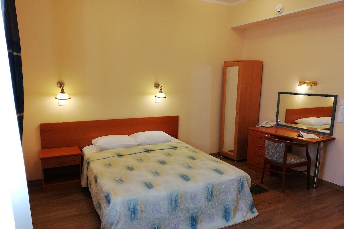 Camera Economy con letto matrimoniale o 2 letti singoli, 1 letto matrimoniale o 2 letti singoli | Wi-Fi gratuito, lenzuola