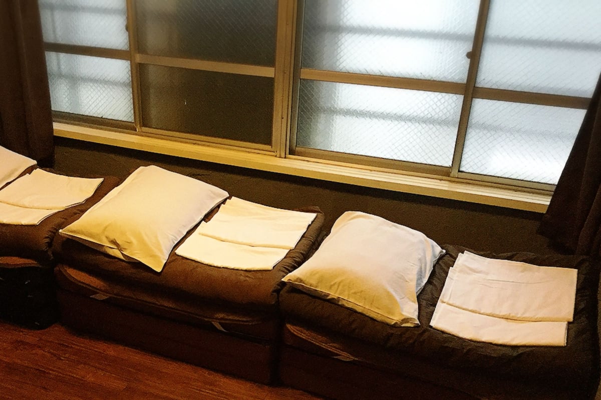 Chambre Triple (Wooden Floor, with Futons) | Wi-Fi gratuit