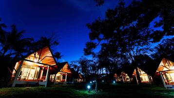 1 غرفة نوم وملاءات للفراش لا تسبب الحساسية وخزنة داخل الغرفة