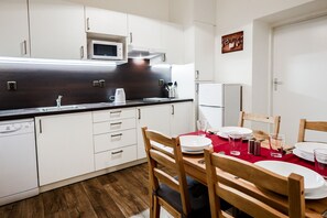 Studio | Private kitchen | Fridge, microwave, stovetop, dishwasher
