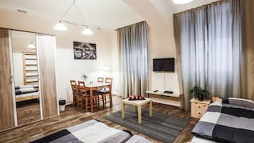 Estudio | Cortinas opacas, tabla de planchar con plancha, wifi gratis