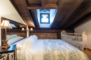 5 bedrooms, desk, iron/ironing board, bed sheets - Casa Rural Casa Adolfo (Santa Inés)