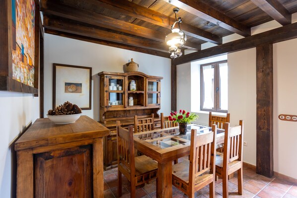 Casa, 5 habitaciones | Comedor