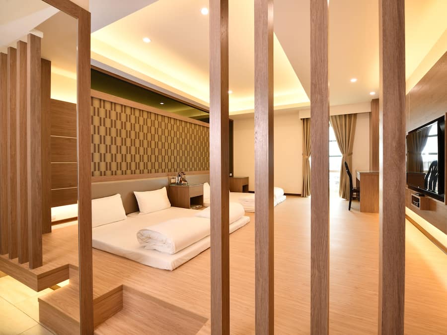 Escritorio, wifi gratis y ropa de cama