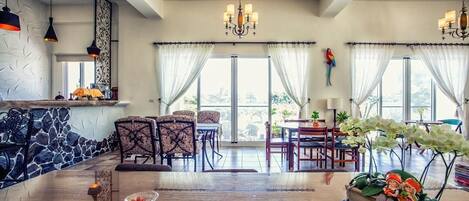 Free daily continental breakfast