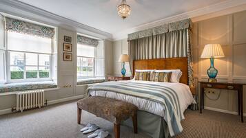 Premium bedding, desk, iron/ironing board, free WiFi