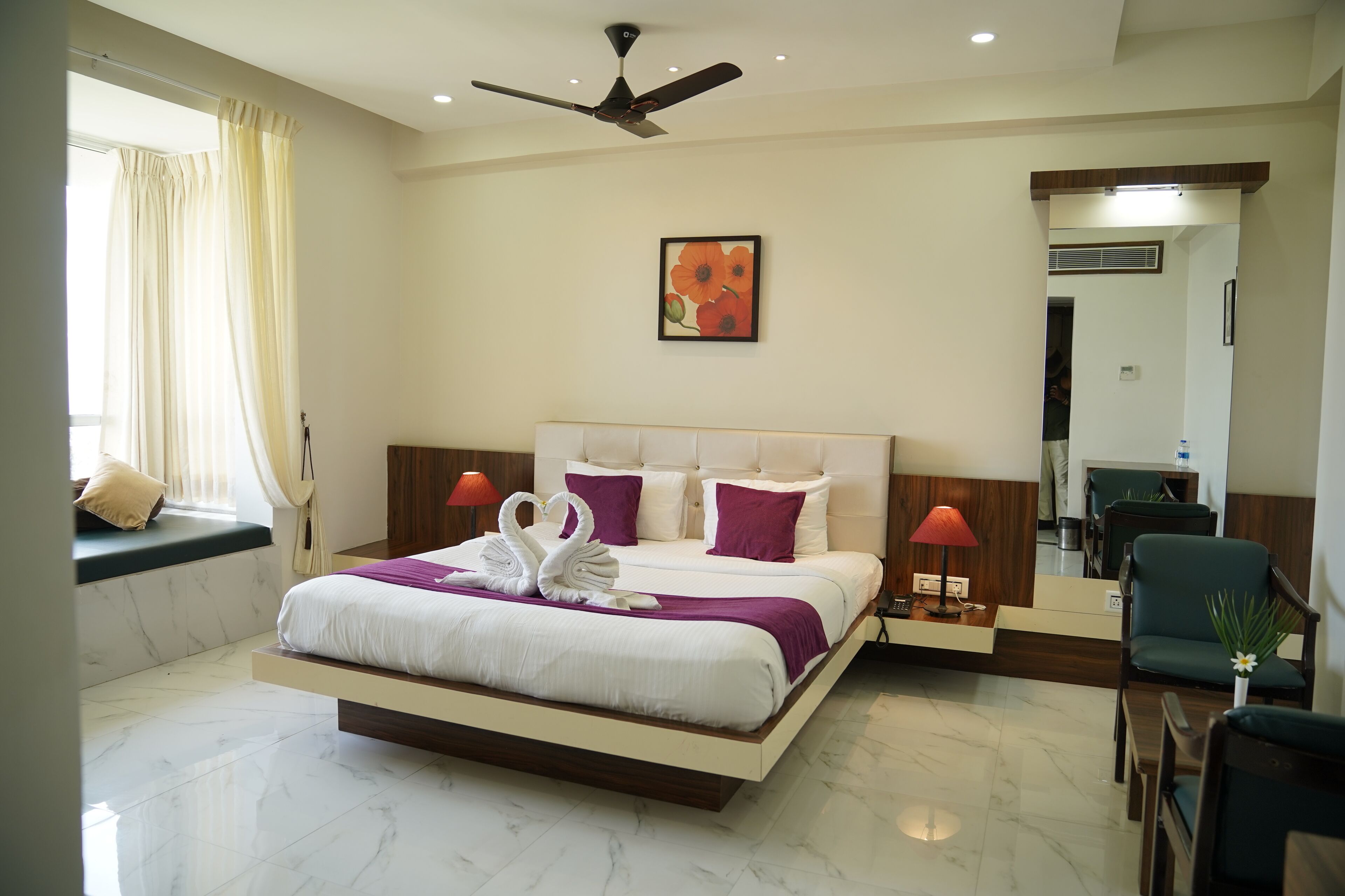 Classic Suite, 1 Double Bed | Desk, rollaway beds, free WiFi, bed sheets