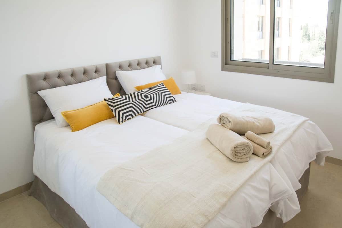 Apartamento luxo, 2 quartos | 2 quartos, roupas de cama premium, cortinas blackout