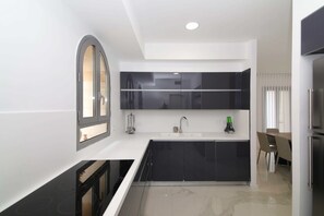Deluxe Apartment, 2 Bedrooms | Private kitchen | Full-sized fridge, microwave, oven, stovetop - The Luxury Family Suit (Jerusalem)