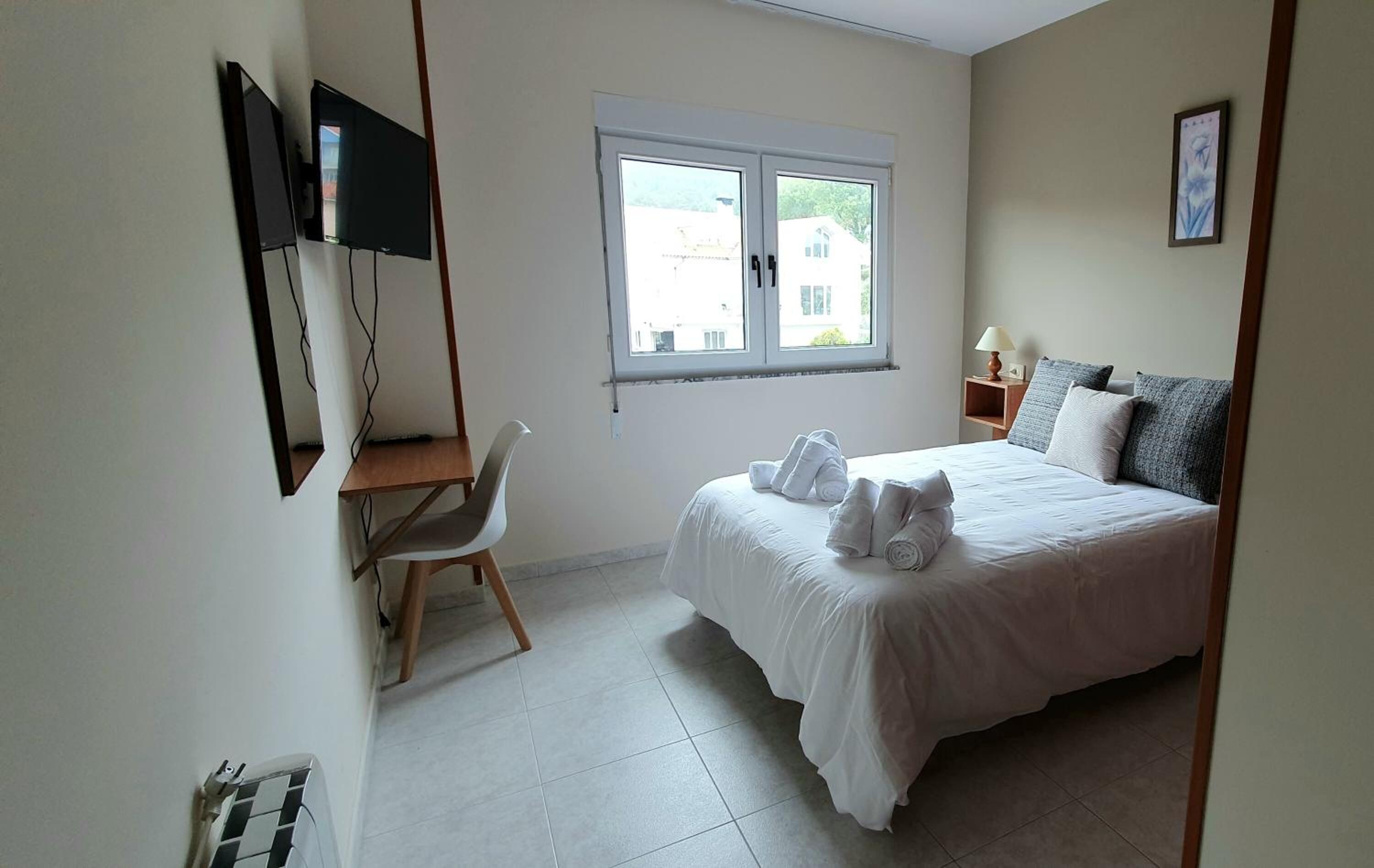 desk, free wifi, bed sheets