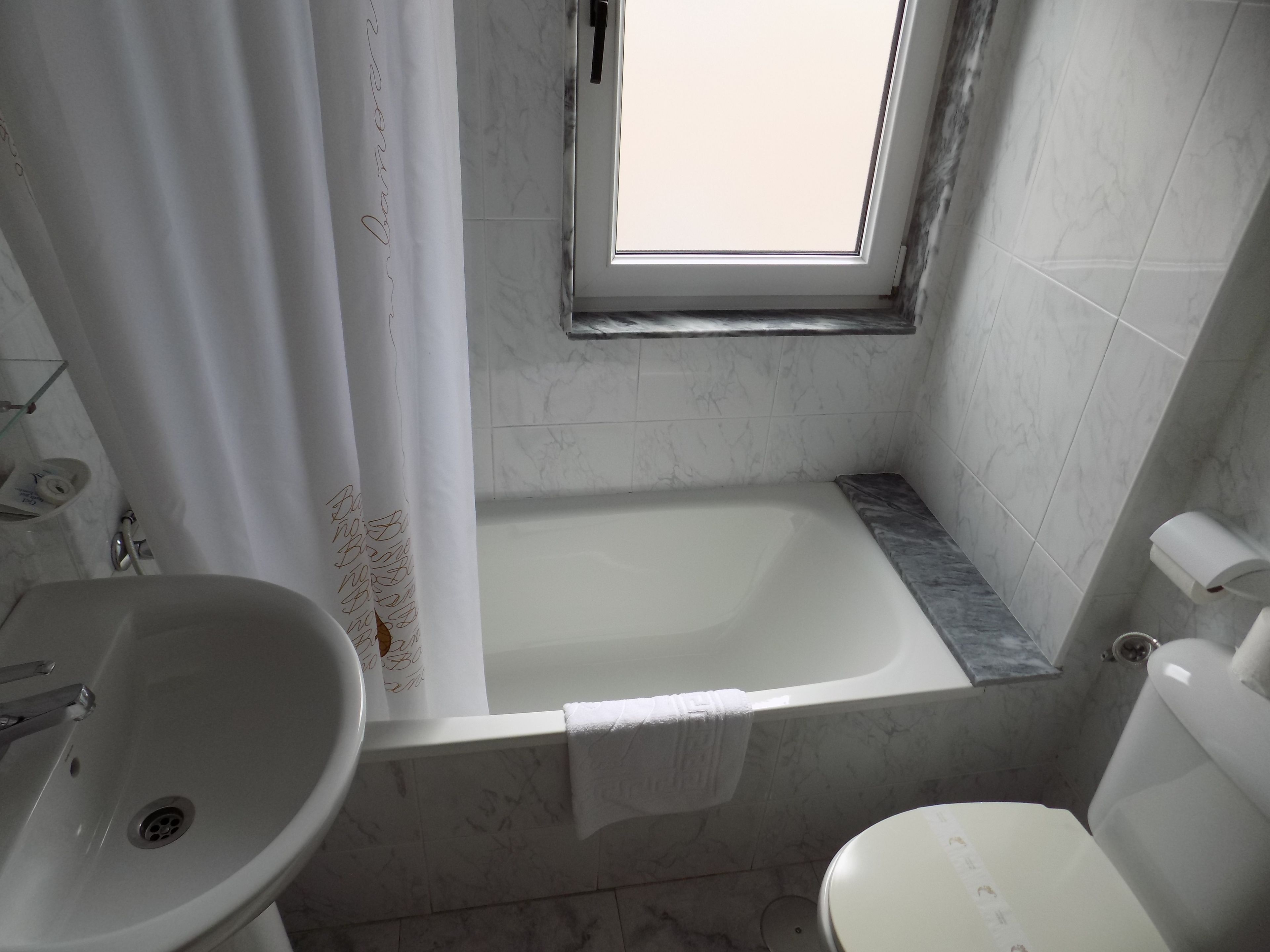 bathtub, free toiletries, hair dryer, towels