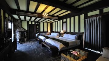 Chambre Quadruple Supérieure, vue mer | Minibar, coffres-forts dans les chambres, bureau, chambres insonorisées