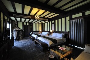 Quadrupla Superior, vista mare | Minibar, una cassaforte in camera, una scrivania, insonorizzazione