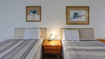Studio, 2 Double Beds | In-room safe, desk, free WiFi, bed sheets