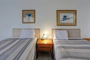 Monolocale, 2 letti matrimoniali | Una cassaforte in camera, una scrivania, Wi-Fi gratuito, lenzuola