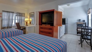 Studio, 2 Queen Beds, Mobility Accessible, Poolside